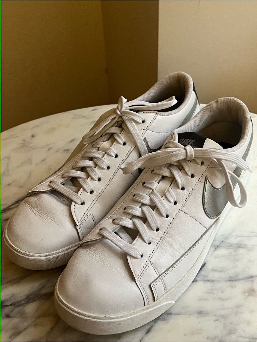 Nike White Leather Low Top Sneakers Metallic Silver Swoosh US 11.5